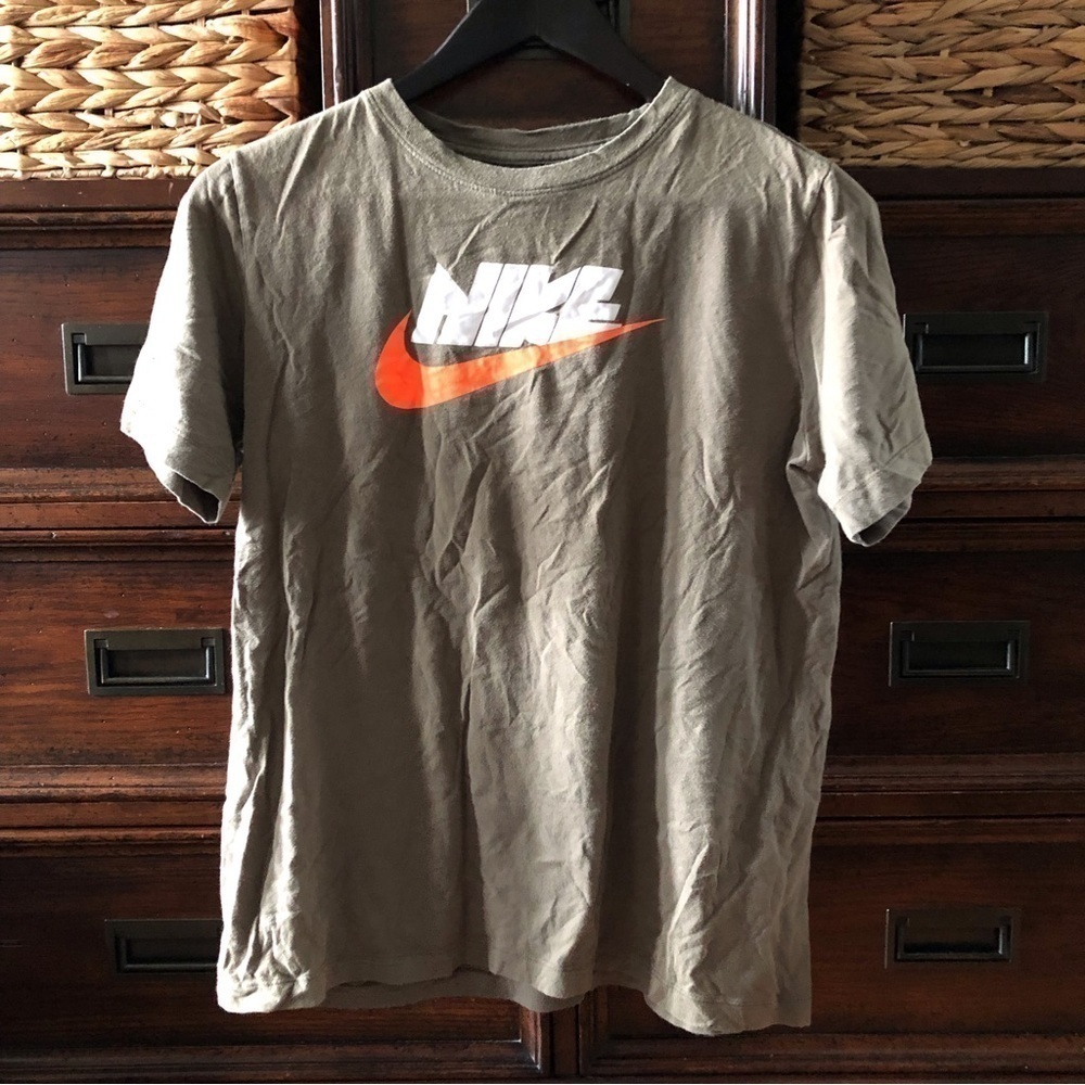 Nike Army green short sleeve graphic logo teal in size XL